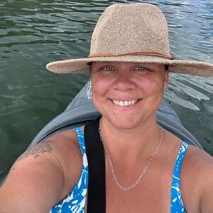 Meet your Posher, Abby